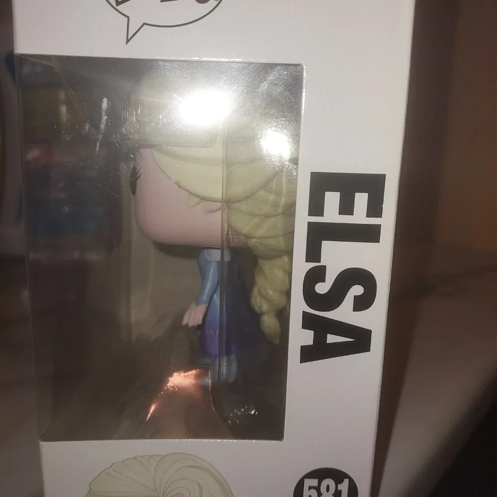 Funko Pop Elsa - Picture 3 of 5